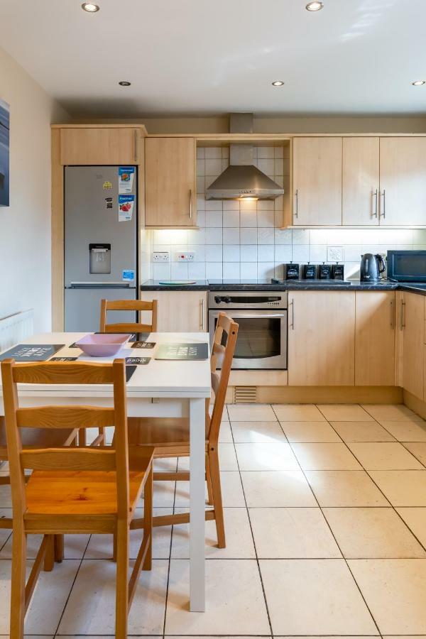 Newcastle City Centre Spacious Town House Free Parking And Wifi Exterior photo